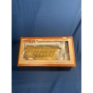 Vintage Wear-Ever Aluminum Cookie Gun and Pastry Decorator Set No. 3365